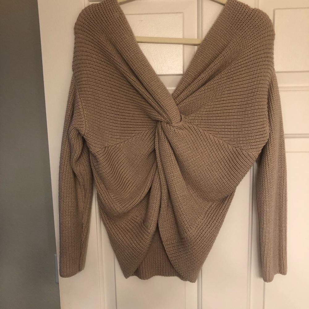 Pink V-Neck Sweater with Ribbed Texture - Picture 3 of 4